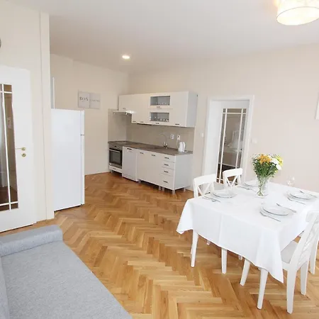 Rezidence U C. 2 アパート *