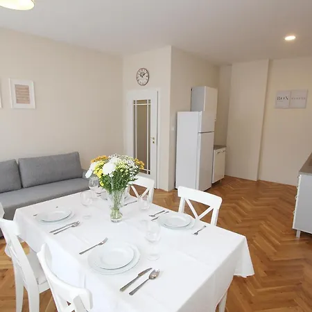 Rezidence U C. 2 アパート *